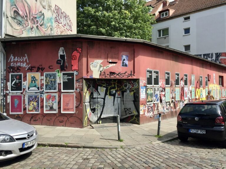Hamburg wird wieder bunt Kunst im öffentlichen Raum von Kommune Art