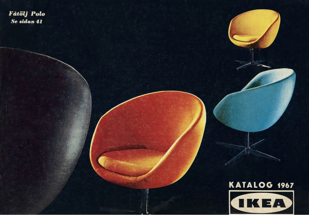 Den IKEA-Katalog von 1967 zierte der ikonische Polo-Sessel in verschiedenen Farben auf schwarzem Hintergrund