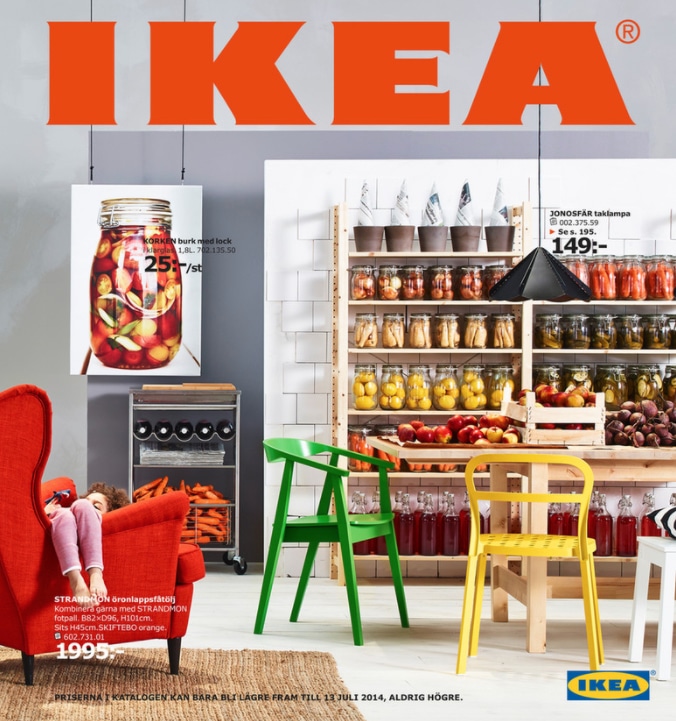 IKEA-Katalog 2014: Eine Küche mit einem IVAR-Regal, in dem viele gefüllte Einmachgläser stehen