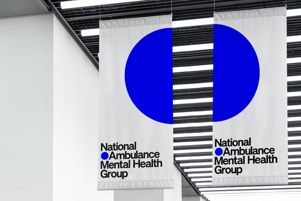 Banner von Pentagram für NAMHG mit leuchtend blauen Kreis