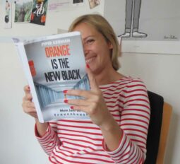 Auch nachhaltig: Redakteurin Nina Kirst liest ein Buch – offline