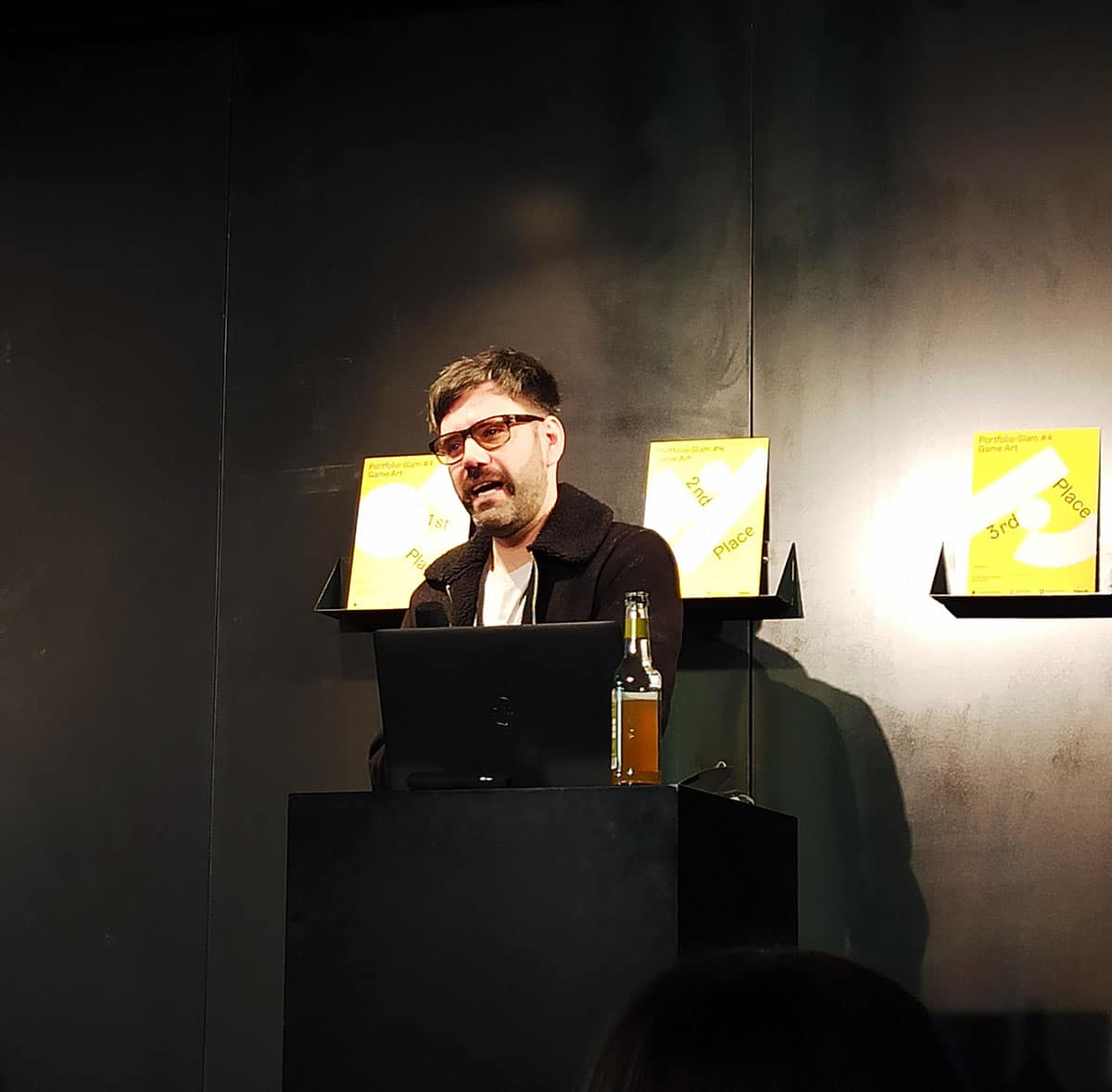 Reiko Groß, art Director bei Innogames hält einen Vortrag zu Game Art Portfolios