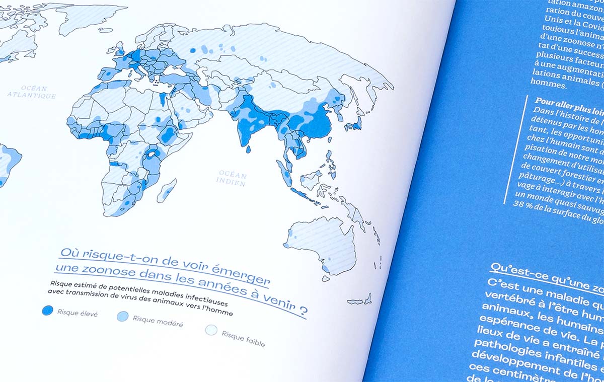 Grafik einer ganz in blau gehalteten Weltkarte