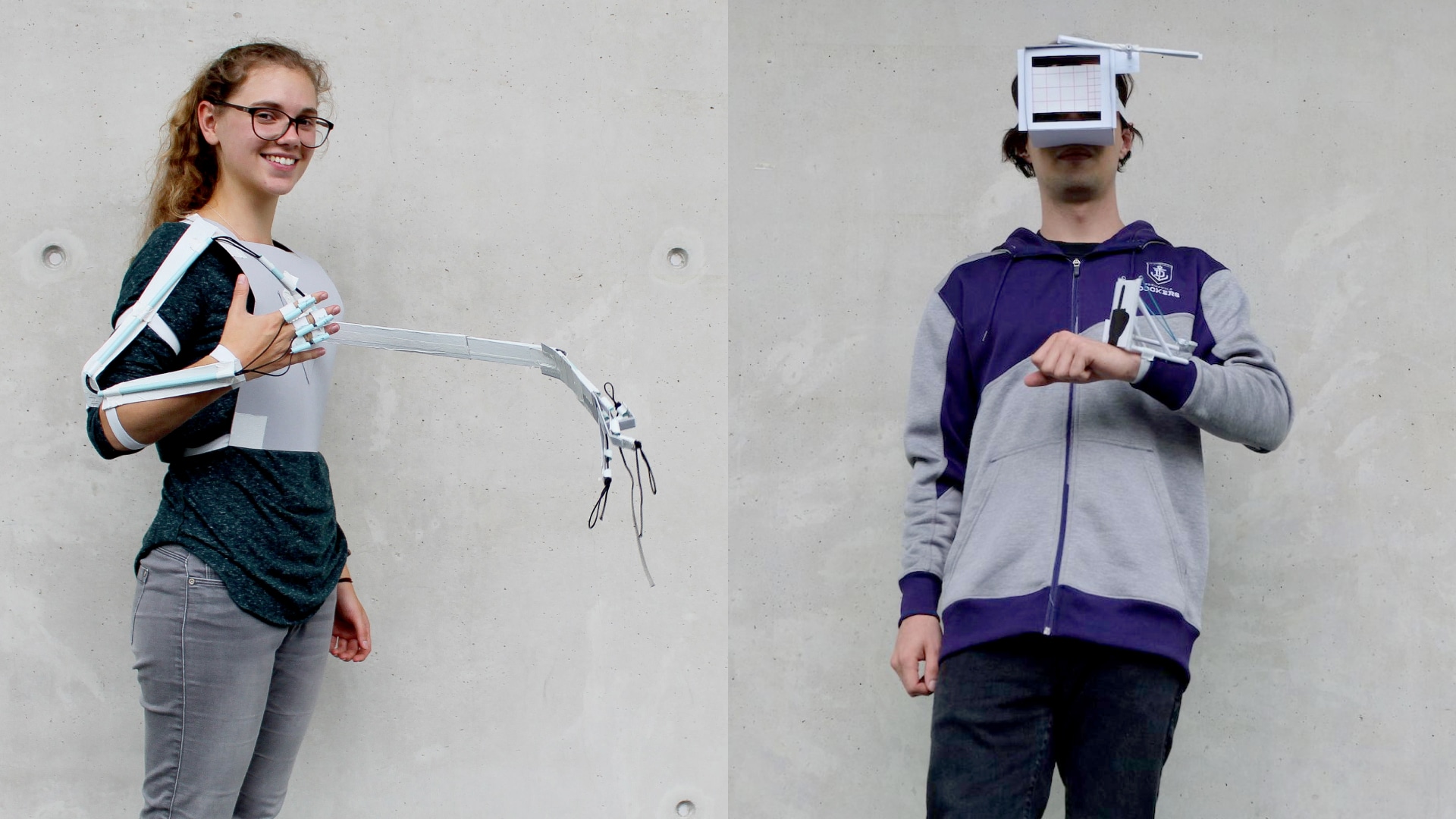 links junge frau mit papierprototyp eines roboter armes, rechts junge person mit papierprototyp eines headsets mit armbandsteuerung