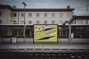 Hauptstadt-der-Folgenlosigkeit Plakatierung in Heilbronn zum Stipendium für Nichtstun