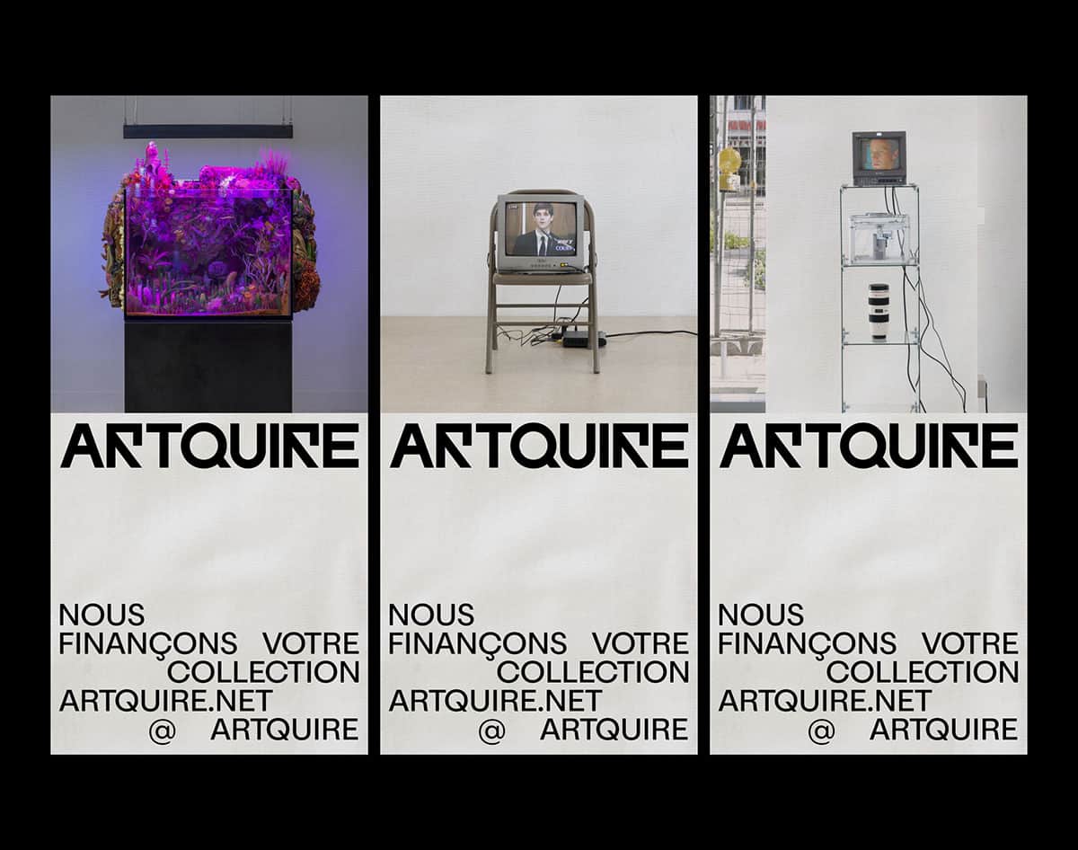 Drei Flyer mit Kunstgegenständen und Artquire Logo