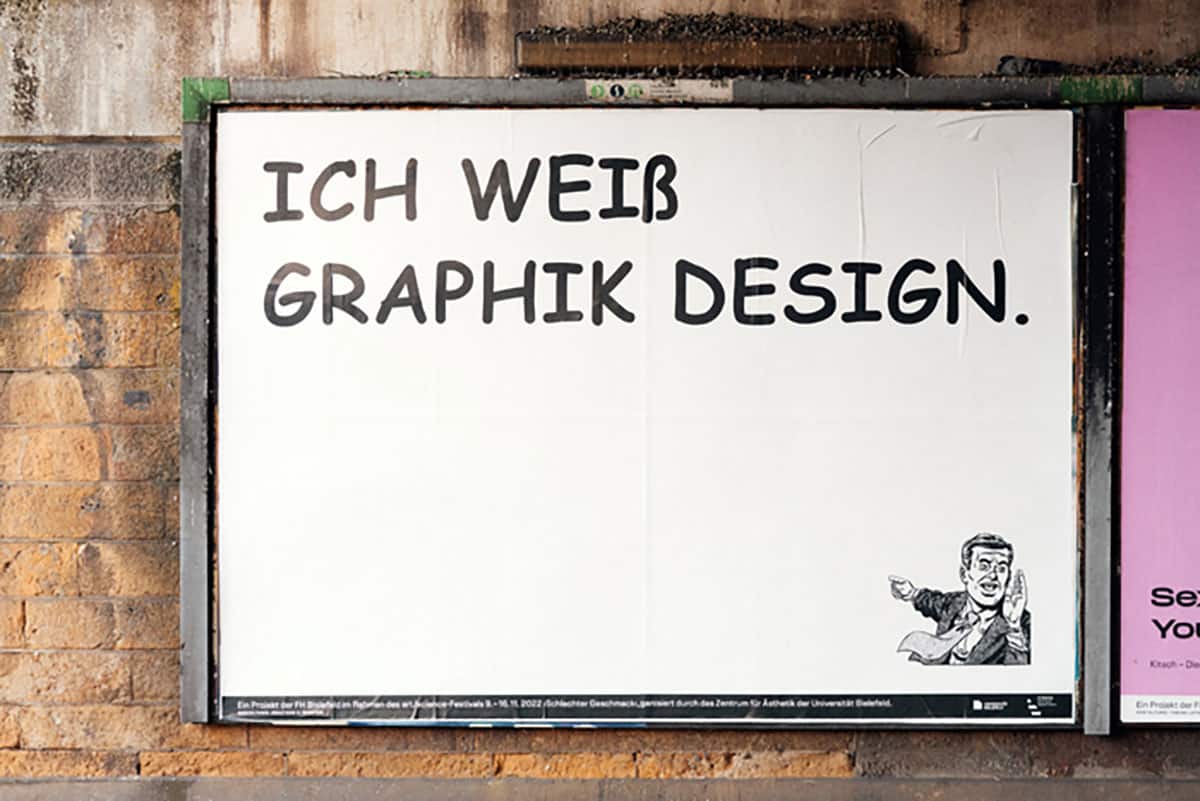 In comic sans steht auf einem weißen Plakat falsch geschrieben: Ich weiß Graphik Design