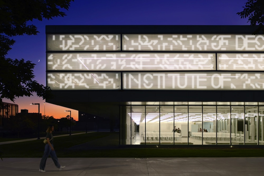 Collins Institute of Design Gebäude bei Nacht