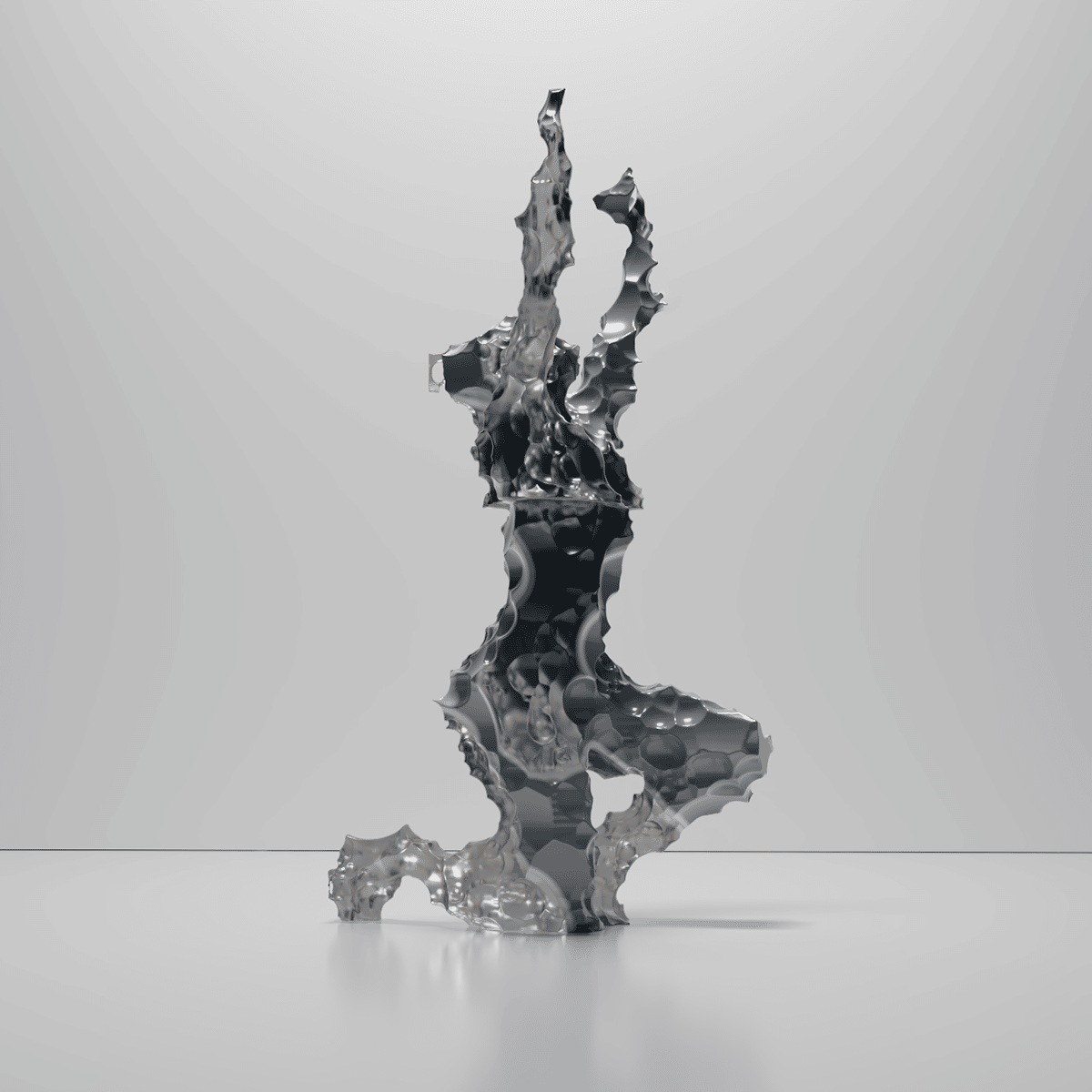 Die Skulptur einer niesenden Frau mit hoch gereckten Armen aus Metall
