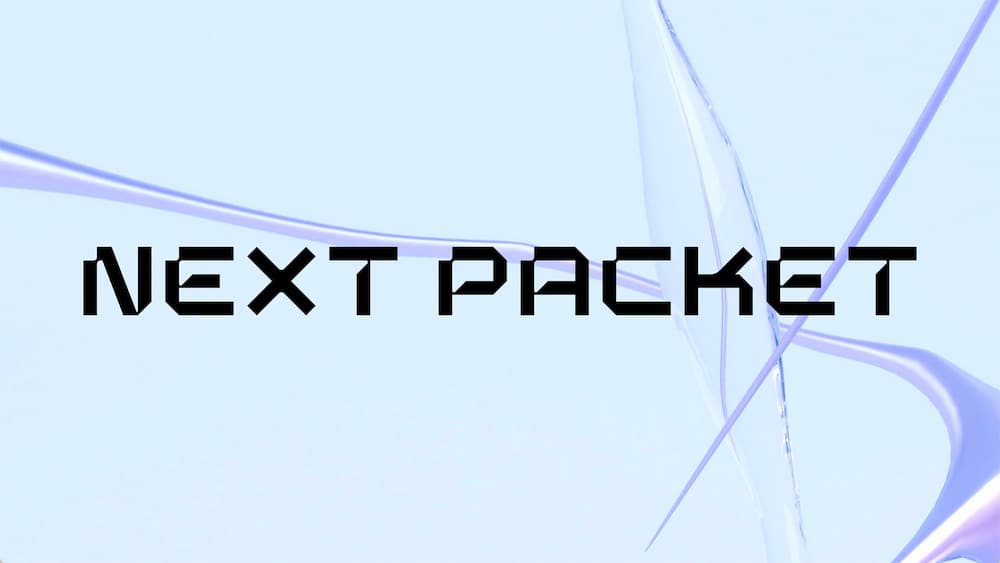 Schriftlogo von Next Packet in schwarz auf hellblauem Hintergrund mit feinen 3D-Strukturen, die gläsern und glänzend wirken. 