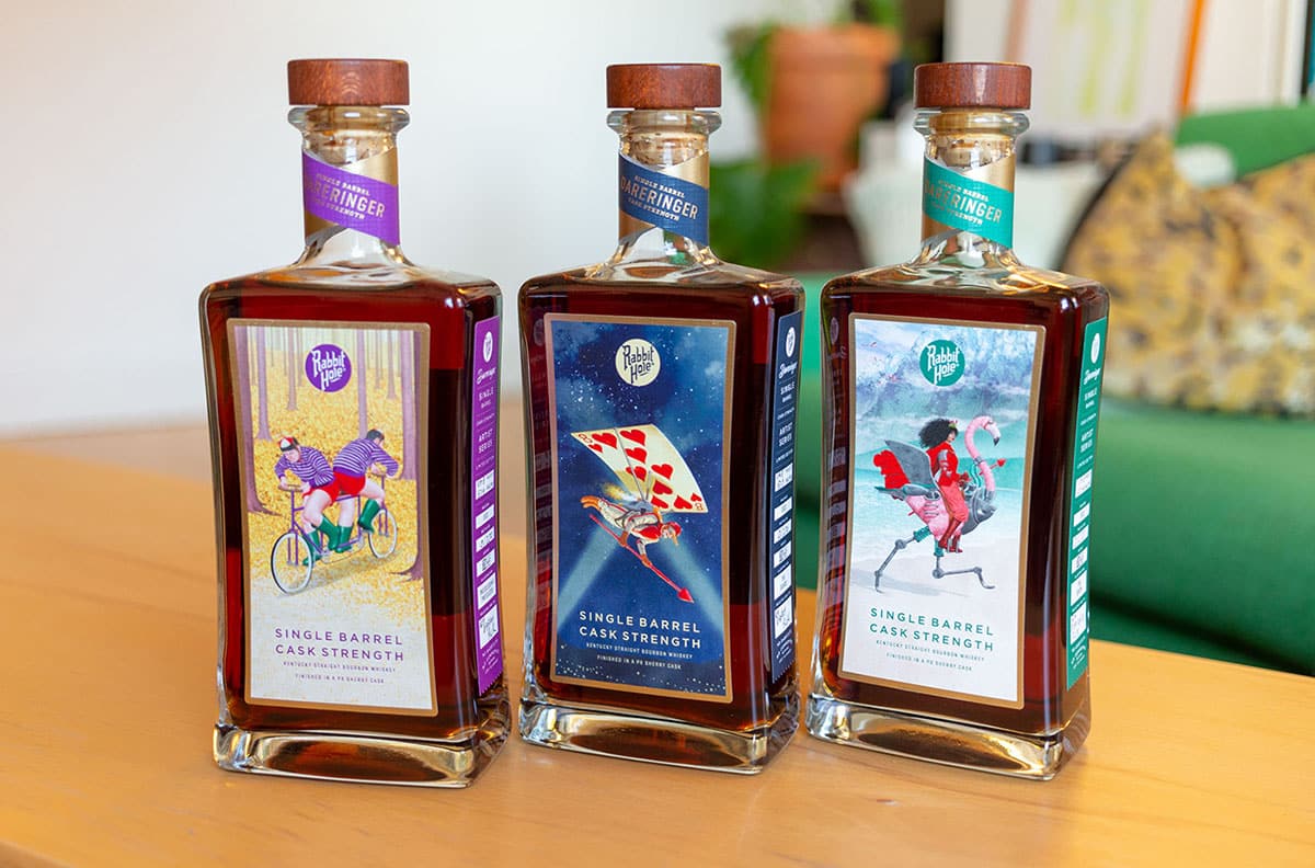 drei Flaschen mit illustrativen labeldesigns