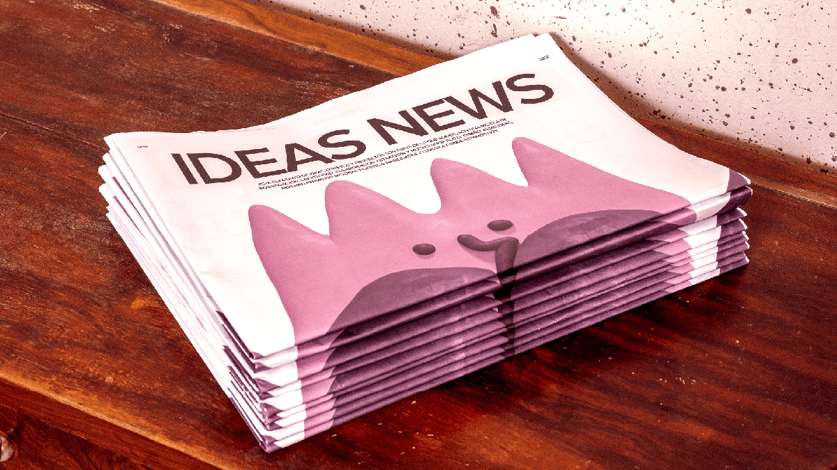 Ein Stapel Zeitungen auf dunklem Holzboden. Darauf ist der Titel »Ideas News« zu lesen 