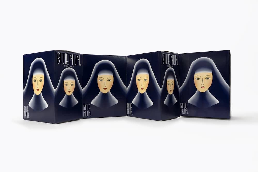 Packaging Design: Vier Weinkartons für jeweils 6 Flaschen der Marke »Blue Nun« 