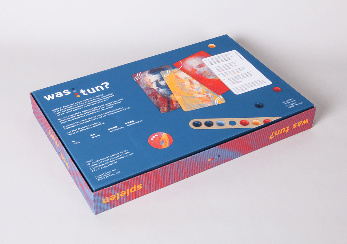Die Rückseite der Packung zeigt die Kartentypen, die Spielstege aus recyceltem MDF und einen kurzen Introtext