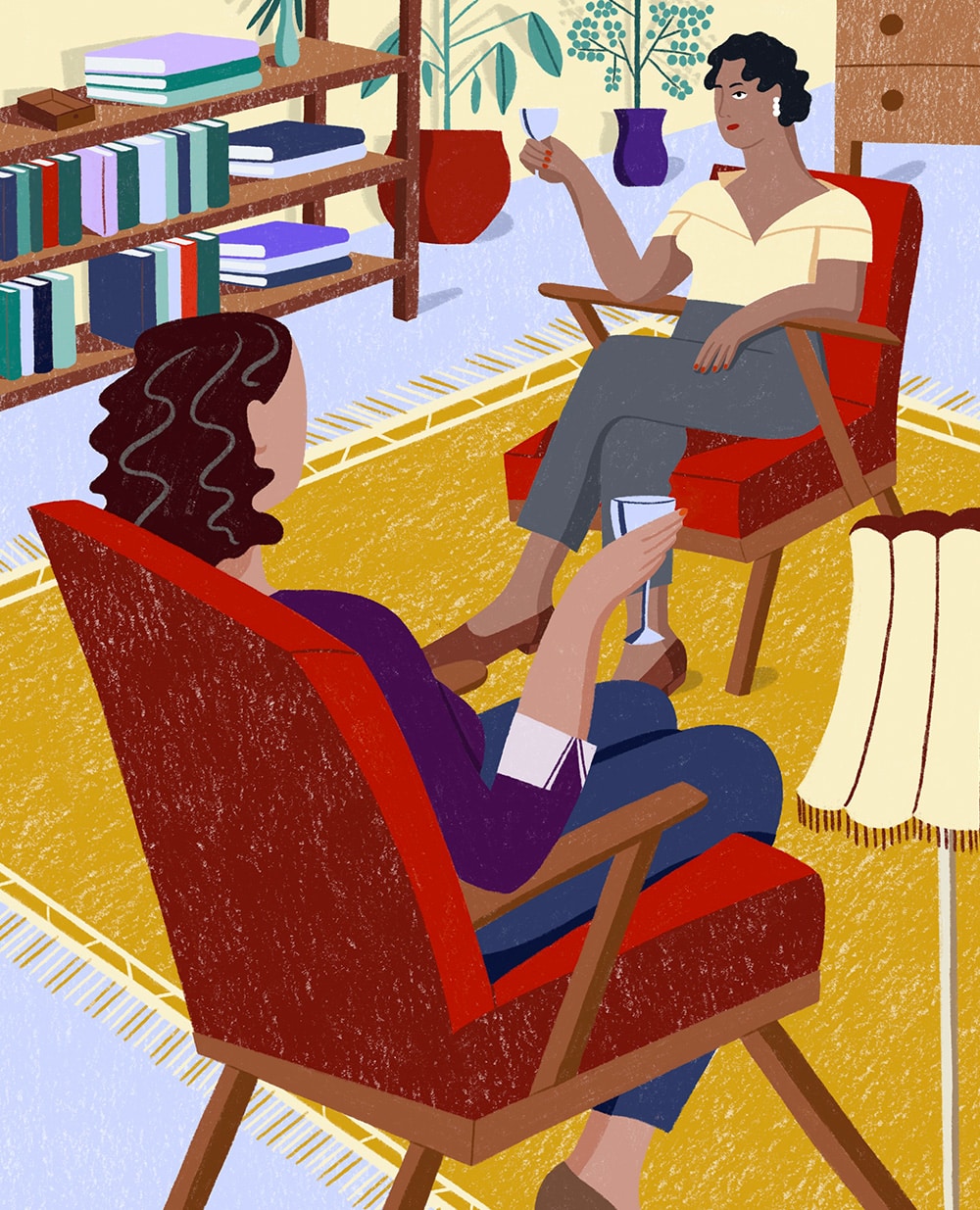 Illustration von Tatjana Prenzel über die Emanzipation der Frauen: Zwei Frauen sitzen sich auf Sesseln gegenüber, trinken ein Glas Wein und unterhalten sich.