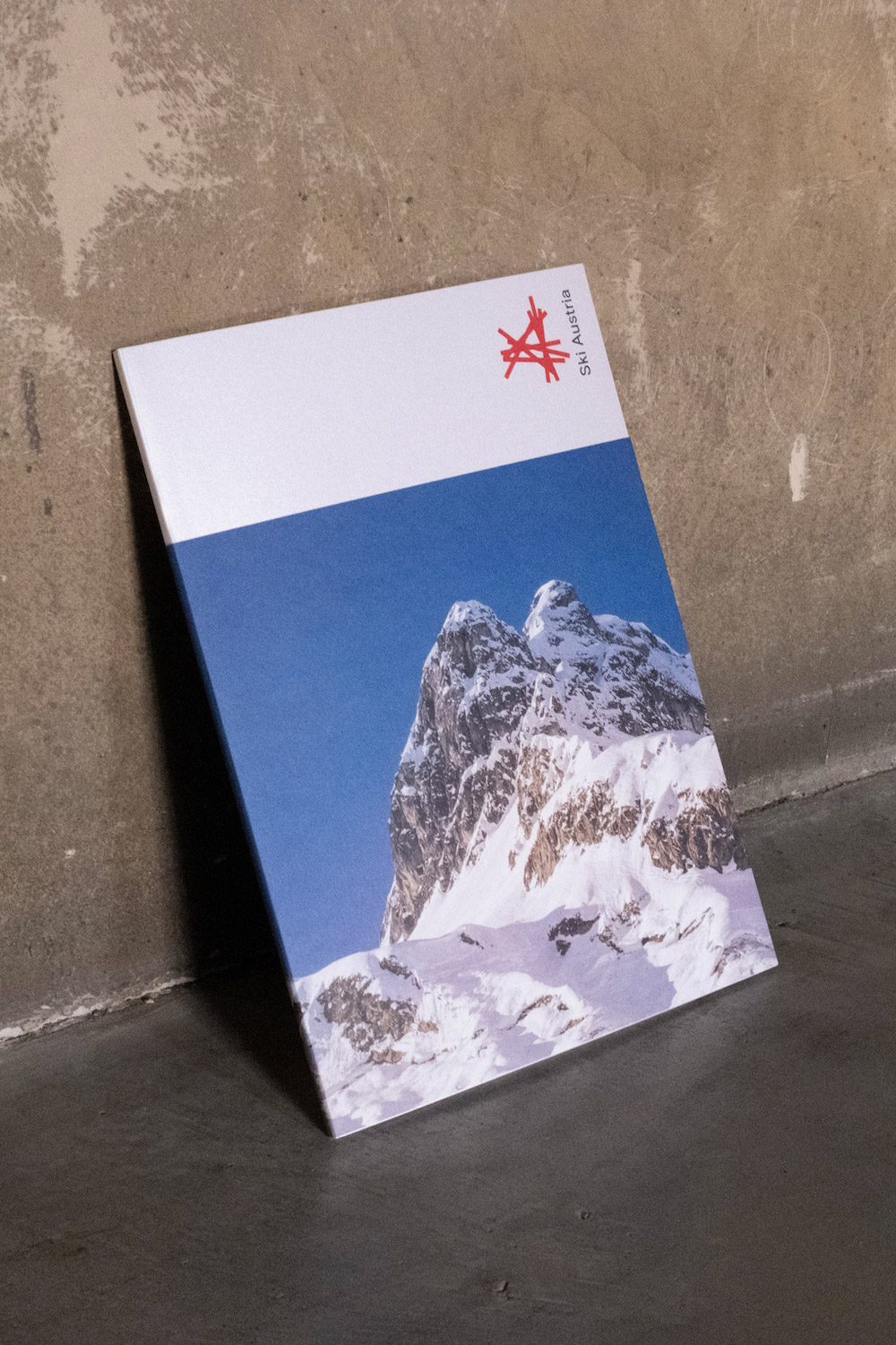 Neues Design für Ski Austria: Cover einer Broschüre