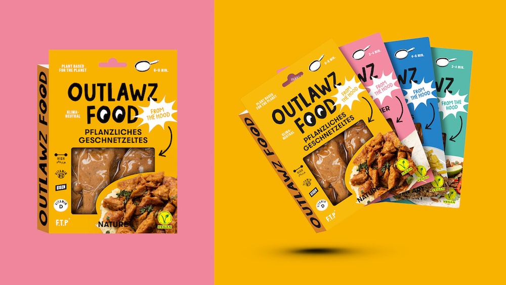 Links das Foto einer Verpackung von Outlaws Food. Rechts vier verschiedene Verpackungen in unterschiedlichen Farben