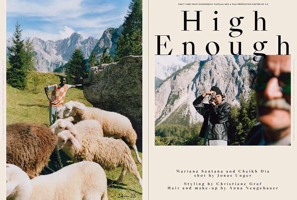 Doppelseite aus dem Closed-Kundenmagazin "Hard Copy". Auf der linken Seite das Foto eines Schwarzen Menschen hinter Schafen vor einem atemberaubenden Bergpanorame. Auf der Rechten Seite der Titel der Geschichte "High Enough" und das Foto einer fotografierenden Person vor Bergen.