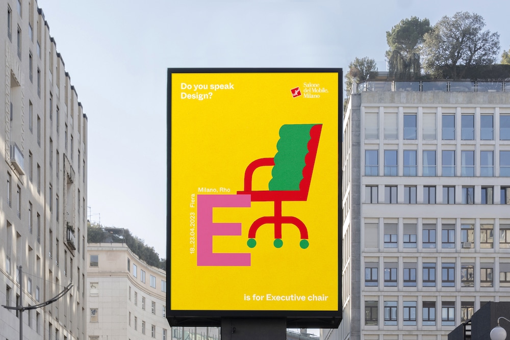 Pop-Art-Kampagne für den Salone del Mobile: E is for Executive Chair. Plakat im Stadtraum