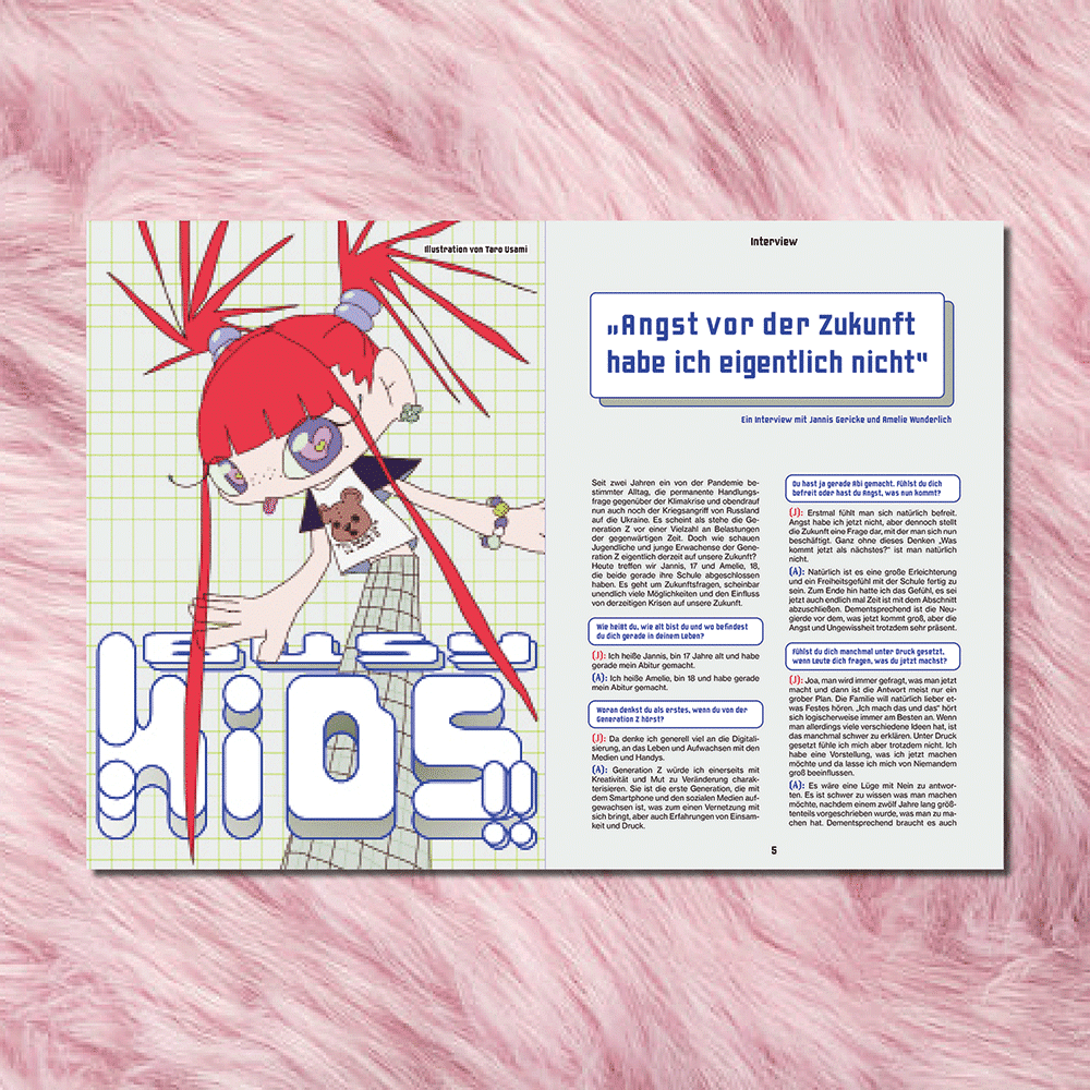 Doppelseite des Magazins Sh!neey vor rosa Plüschhintergrund 