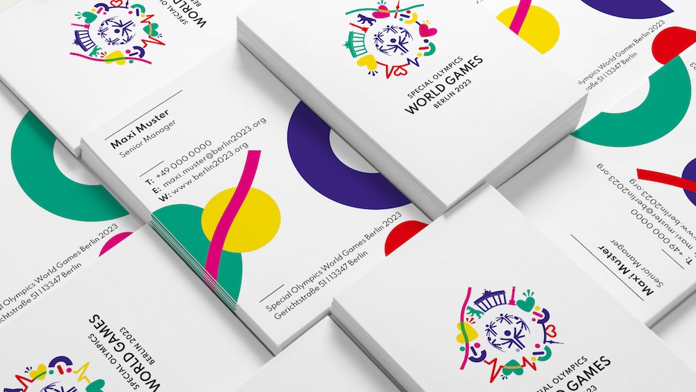 Corporate Design für die Special Olympics World Games Berlin 2023: Broschüren mit dem Logo