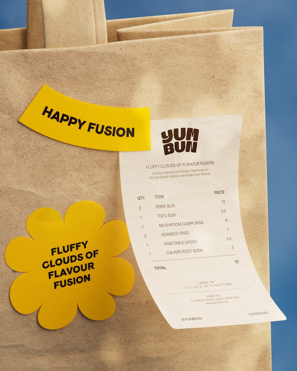Branding für Yum Bun: Take Away Tüte mit Stickern und Kassenbon