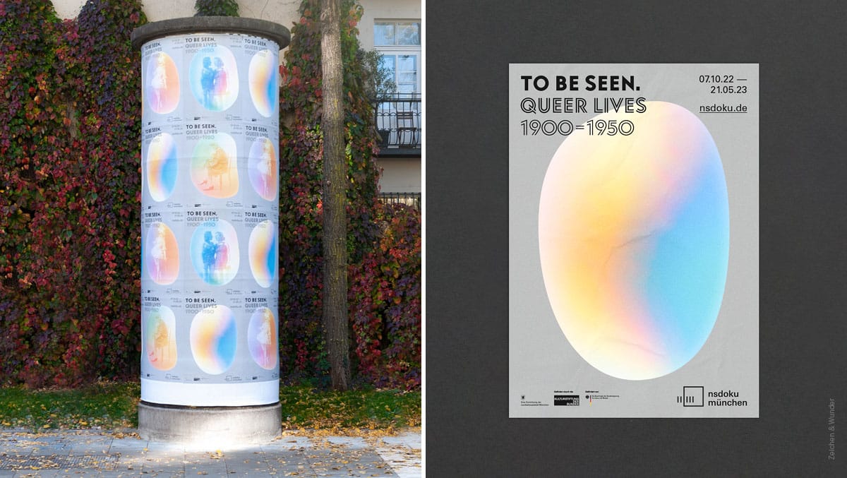 Eine Litfaßsäule mit mehreren Plakaten mit unterschiedlichen fluide Formen, die mit Regenbogenverläufen gefüllt sind