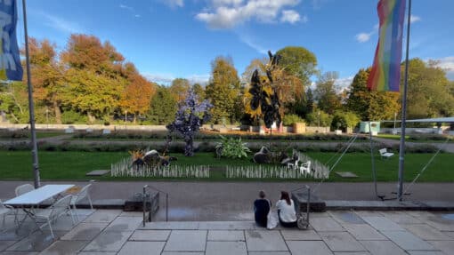 Augmented Reality Biennale in Düsseldorf mit AR Landschaft im Garten des nrwforums