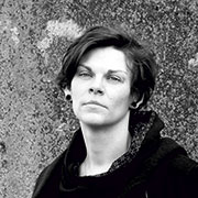 Schwarz-Weiß Porträt von Julia Uplegger