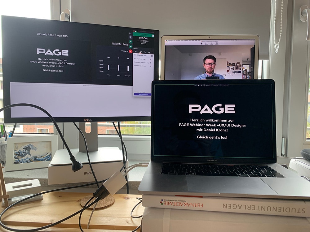 Aufwendiges Set-up mit zwei Laptops und einem externem Bildschirmen Daniel Kränz für die PAGE Academy