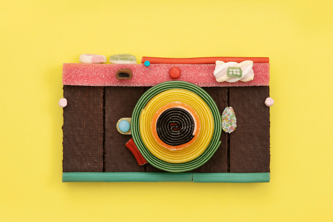 Kamera Leica M aus Süßigkeiten von Jan von Holleben