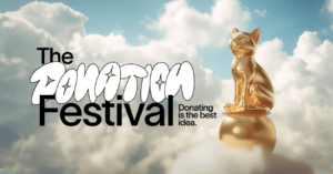 Donation-Festival-Award-Banner mit goldener Award-Katze, auf blauem Himmel und mit Claim Donating is the best idea