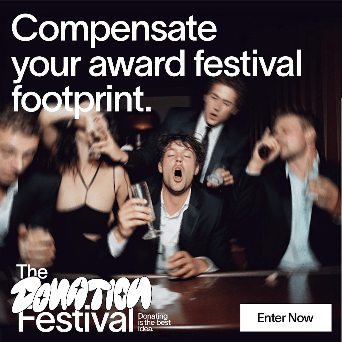 Social-Media-Kachel von Tres Bien zum Spendenfestival, darauf feiernde Menschen und der Satz Compensate your award festival footprint.
