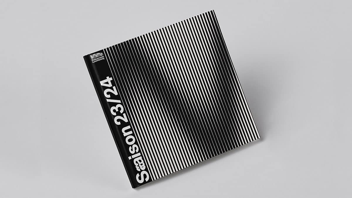 ein spielzeitprogramm der Philharmonie mit einem schwarz-weiß Pattern auf dem Cover