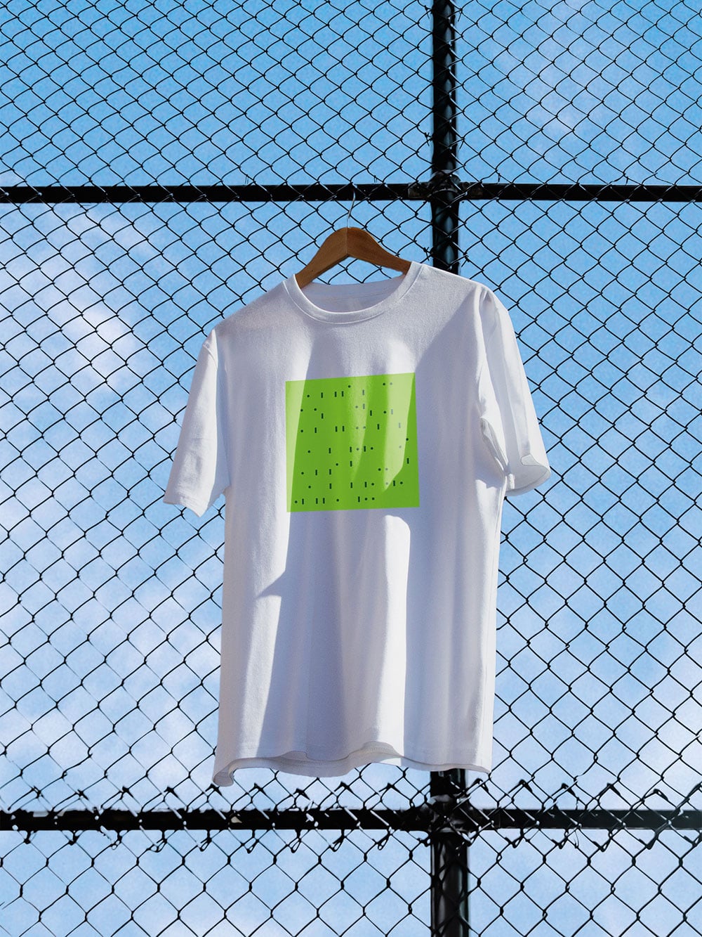B2B-Branding: Das Branding von Inion wurde gestaltet von Sons & Daughters ID und macht Code greifbar: T-Shirt