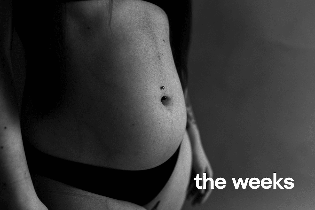 the weeks Plakatdesign und Fotokampagne, schwangeres Model mit behaartem Bauch (s/w)