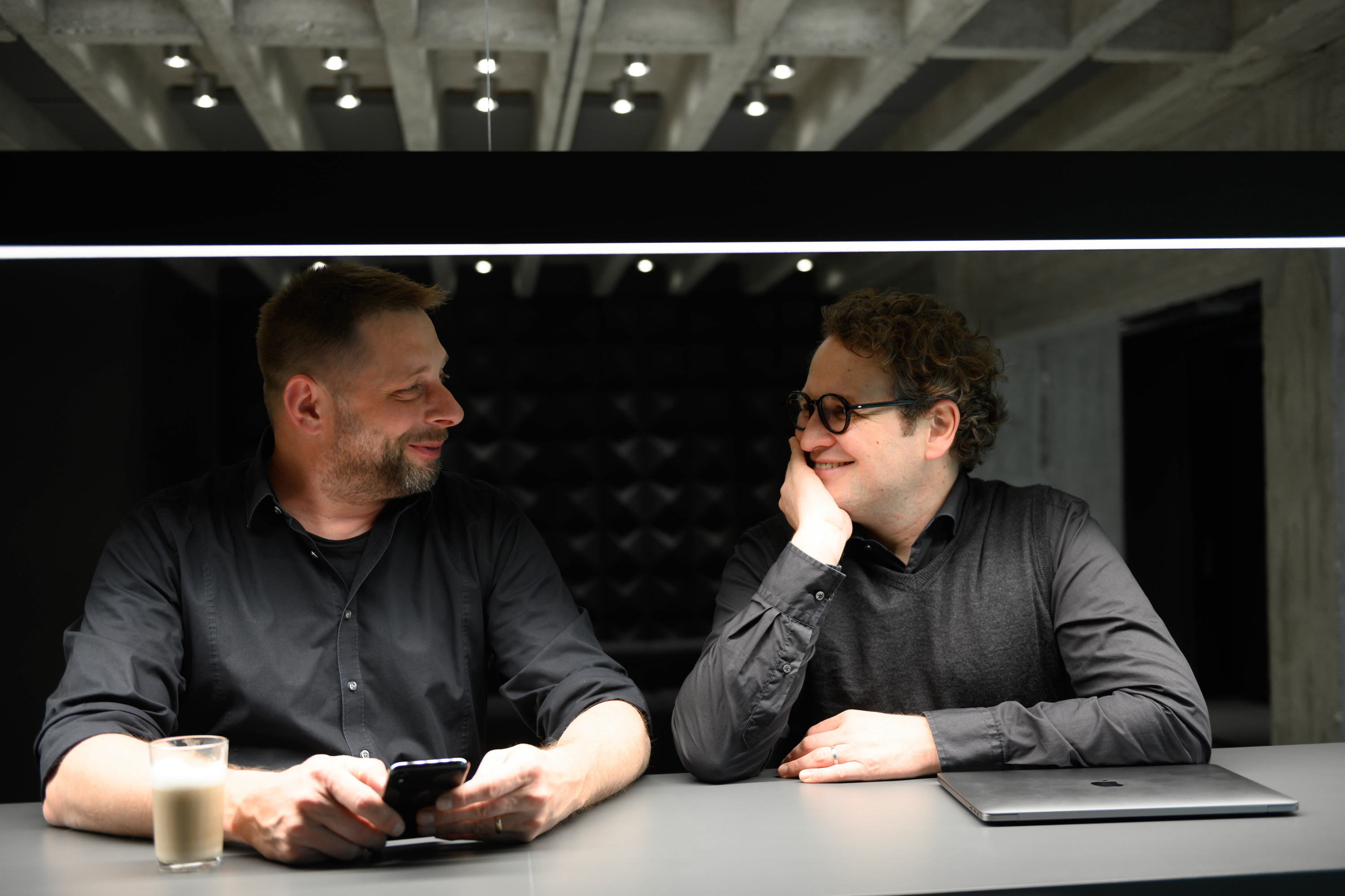 Marke ist mehr als Gestaltung: KMS TEAMS Managing Partner Patrick Märki und Simon Betsch zeigen, wie ihr Brand Leadership in euren Projekten etabliert.