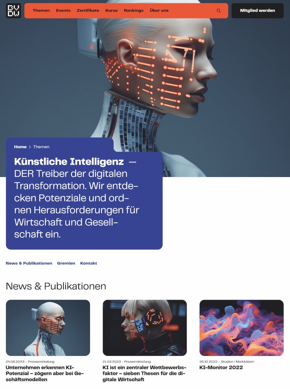 Webseitenlayout zeigt ein Banner mit einem Androiden-Gesicht und beleuchteten Linien, das für Themen rund um künstliche Intelligenz wirbt, begleitet von Textblöcken und weiteren Bildern mit futuristischen Motiven.