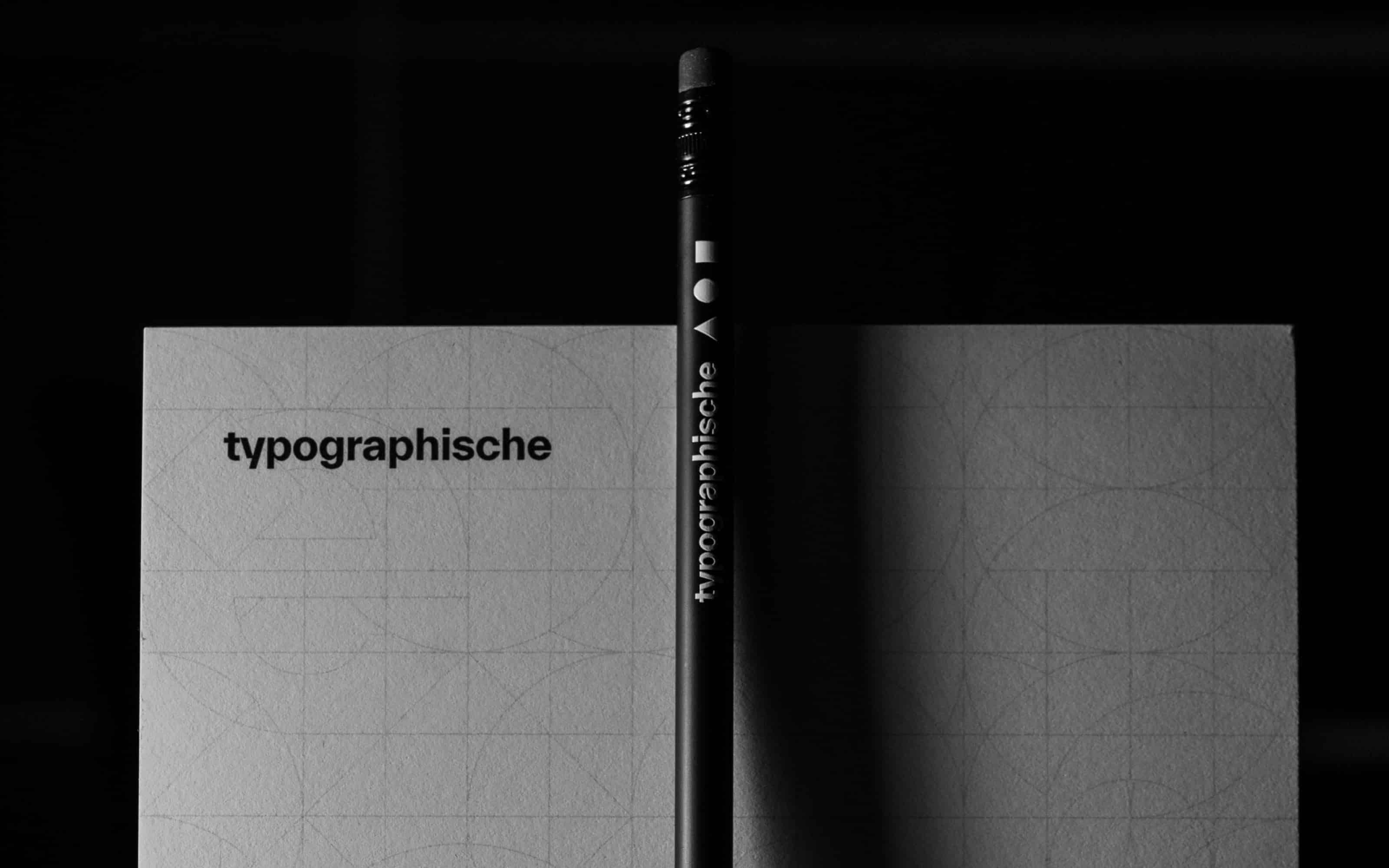 Ein Bleistift im Branding der tkm