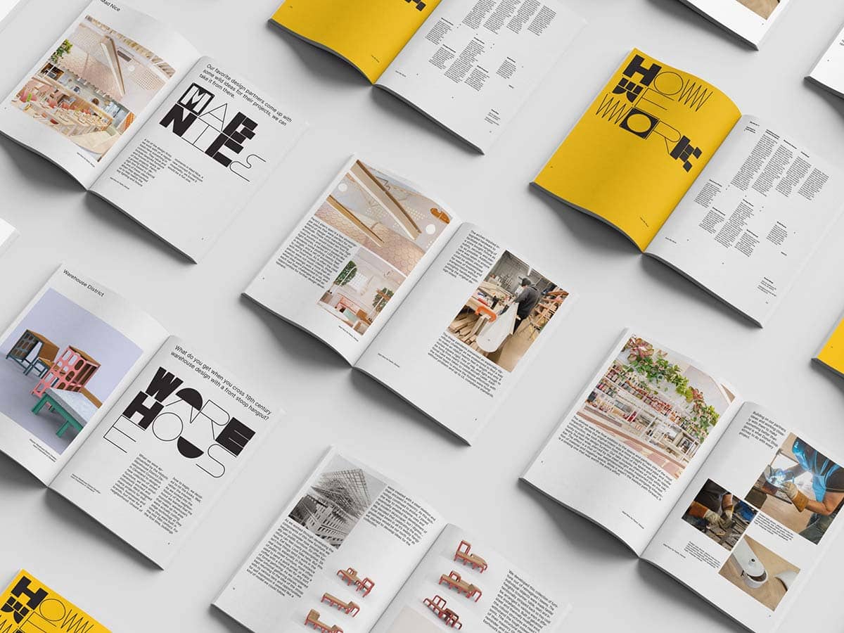 Eine Anordnung von offenen Magazinen auf einer hellen Oberfläche, alle zeigen verschiedene Seiten mit Text und Bildern von Inneneinrichtungen, sowie gelben Seiten mit großem 'HOME WORK' Schriftzug