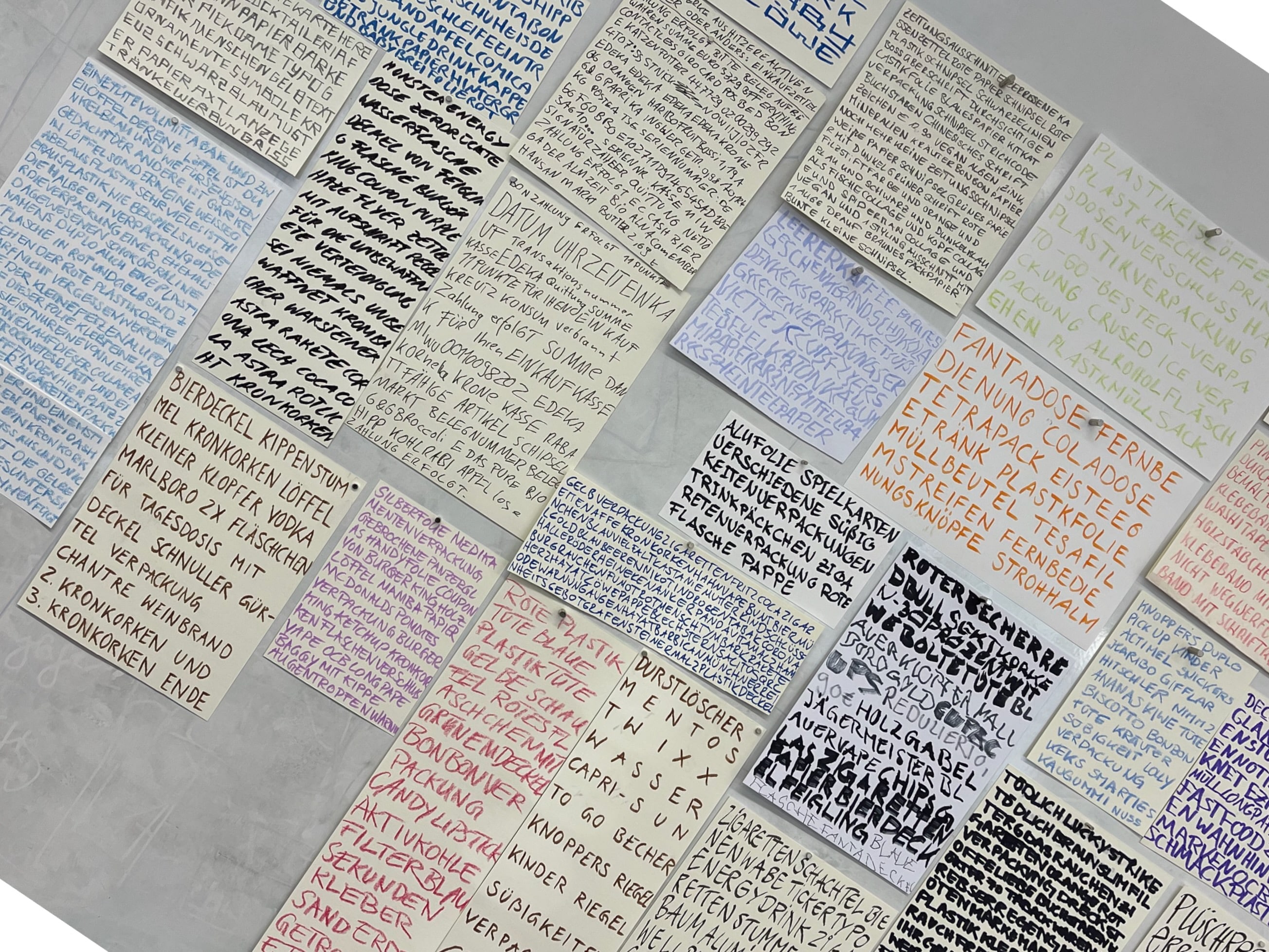 HAWK experimentelles Type Design: Letterings mit Wörtern aus den Abfallfunden