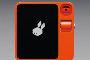 rabbit device orange quadratisch mit bildschirm der hasen logo zeigt