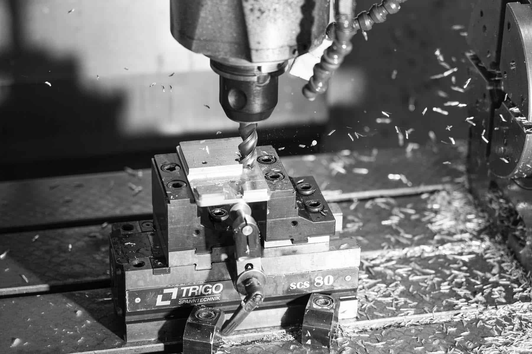 eine Nahaufnahme eines fräsegeräts in schwarz weiß