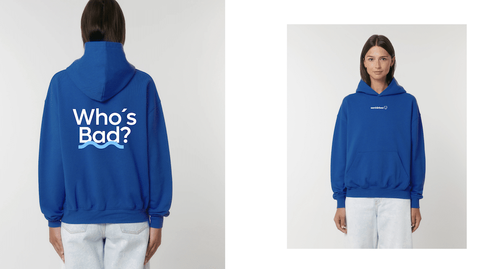 sanitärbez, Marken-Relaunch vom Designstudio Hochburg, blauer Kapuzenpullover mit Claim »Who’s Bad?«