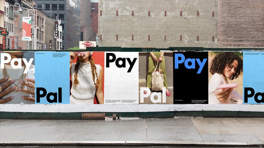 Plakatwand mit der neuen Kampagne und Identity von PayPal