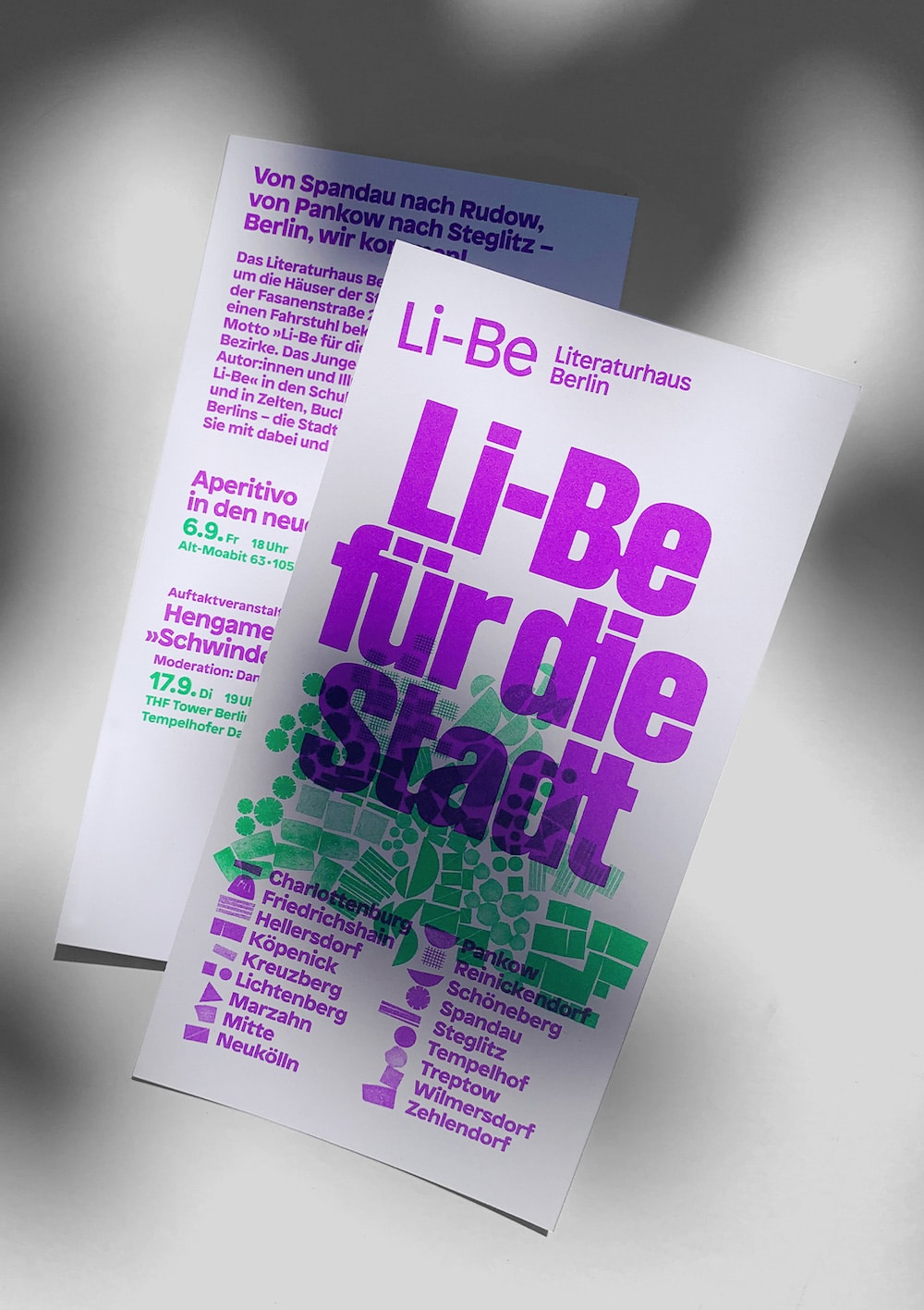 Grün und lilafarbene Flyer-Karten für Li-Be für die Stadt