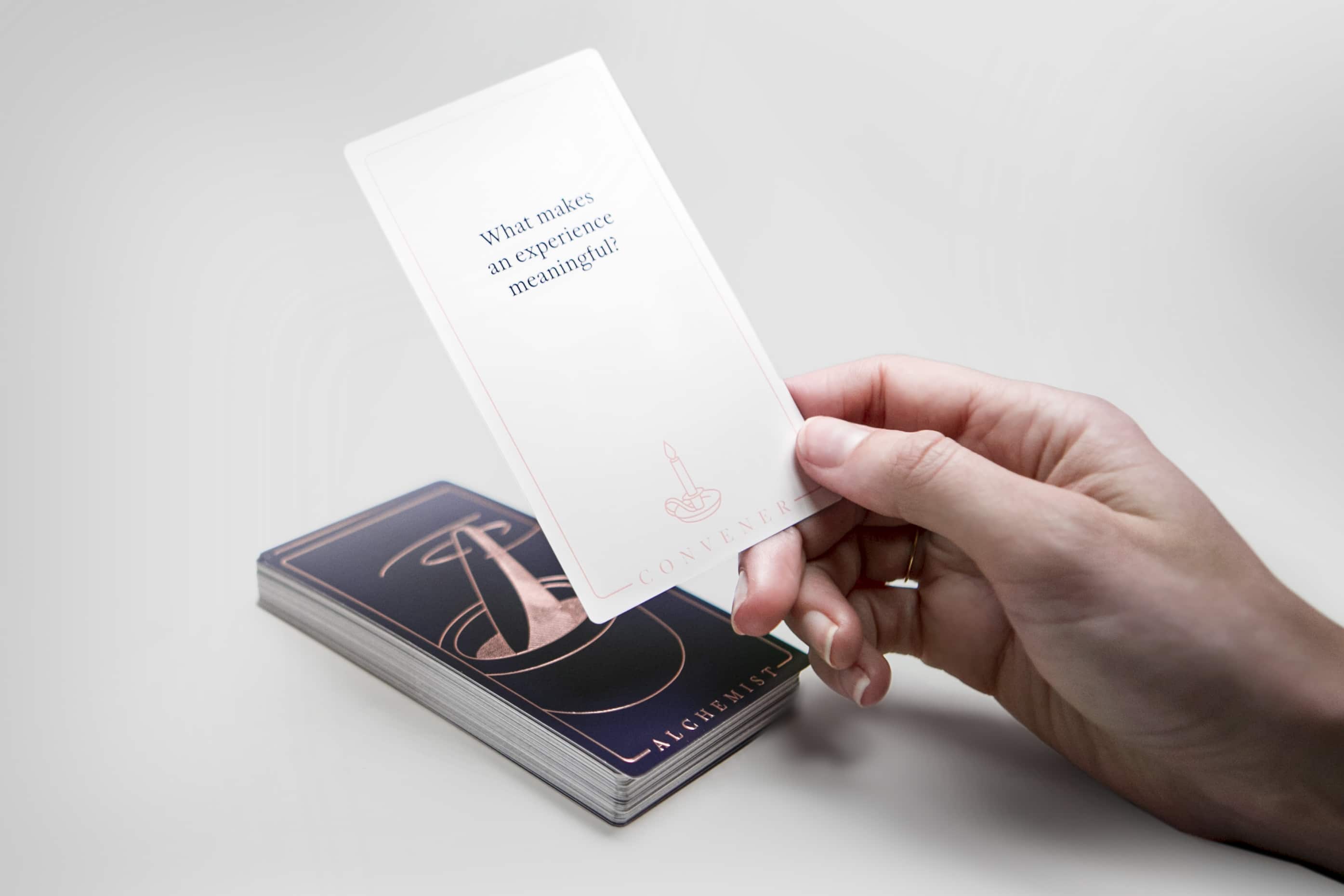 Applied Empathie Cards by Sub Rosa / Michael Ventura. A card with the question: What makes an experience meaningful?