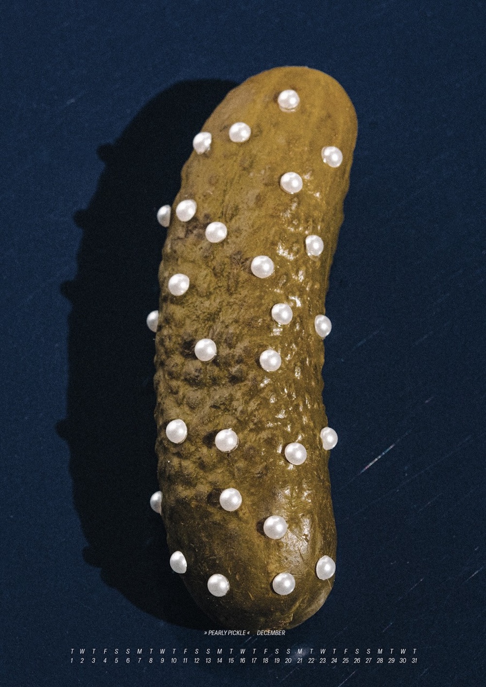 Kalender von Sarah Illenberger 2026 mit Gurke mit Perlen gespickt