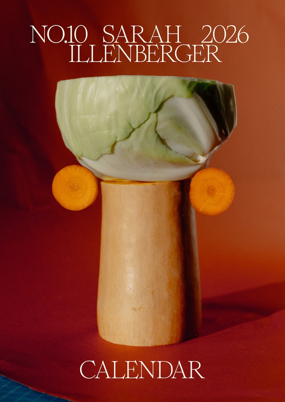 Titelblatt des Kalenders von Sarah Illenberger 2026 mit Weißkohl mit Möhrenohrringen