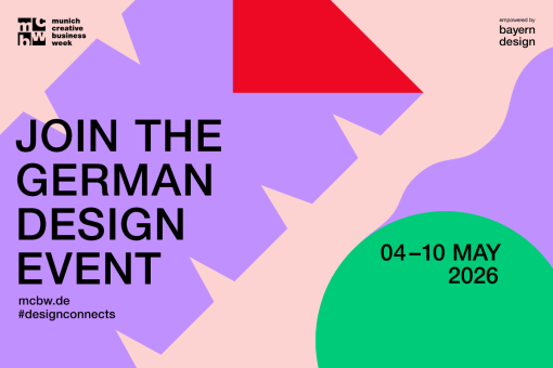 Plakat der Munich Creative Business Week mit abstrakten, farbigen Formen in Lila, Beige, Rot und Grün. Links steht in großen schwarzen Buchstaben „Join the German Design Event“, darunter „mcbw.de“ und „#designconnects“. Rechts unten ist ein grüner Kreis mit dem Datum „04–10 May 2026“. Oben links das mcbw-Logo, oben rechts der Hinweis „empowered by bayern design“.